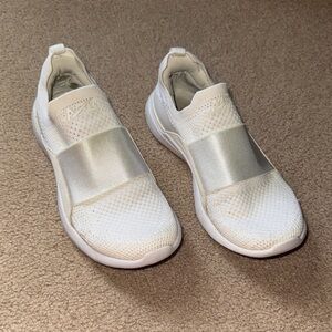 APL Techloom Bliss sneaker women’s size 5 white